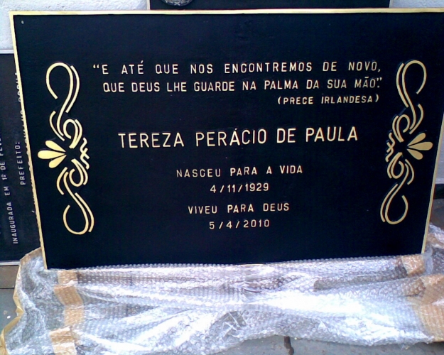PLACA DE HOMENAGEM POSTUMA DE BRONZE FUNDIDO.