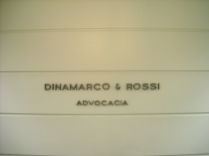 LETREIRO DE ALUMiNIO FUNDIDO ADV