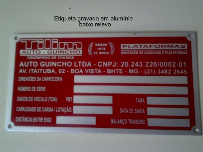 Etiqueta patrimonial gravada em alumínio baixo relevo
