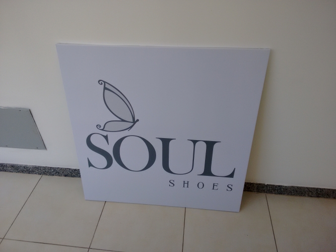 PLACA EM CHAPA GALVANIZADA COM ESTRUTURA DE METALON