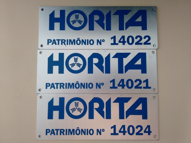 ETIQUETA GRAVADA EM ALUMINIO COM NUMERACAO GRAVADA