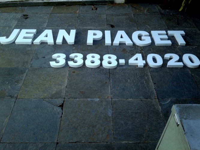 LETREIRO CHAPA GALVANIZADA PINTADA DE BRANCO