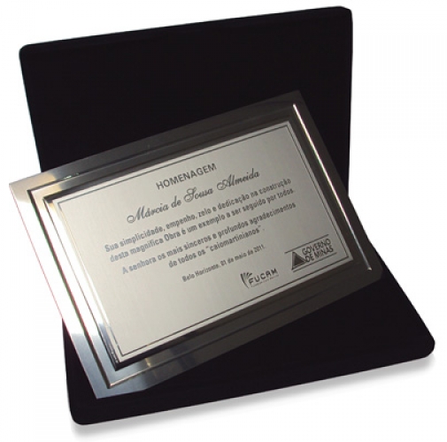PLACAS HOMENAGEM GRAVADAS EM ACO ESPELHADO COM ESTOJO