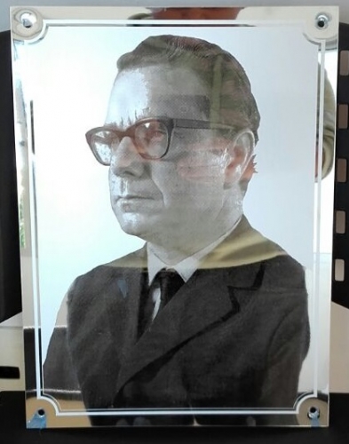 FOTO GRAVADA EM ACO ESCOVADO E ESPELHADO