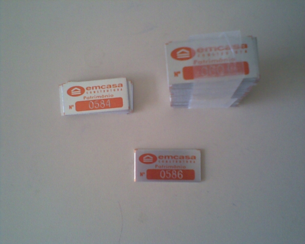 Etiquetas de alumínio numeradas pantograficamente