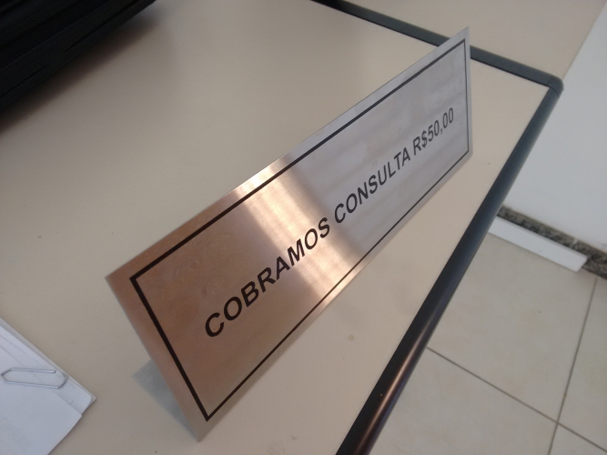 PLACA PARA MESA EM ACO INOX GRAVADO