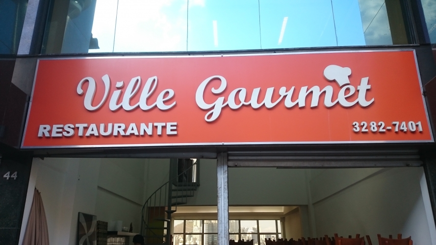 LETRAS DE ACO GALVANIZADO COM PINTURA AUTOMOTIVA FIXADAS EM PAINEL