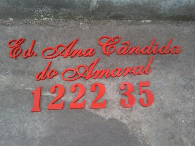 LETRAS RESIDENCIAIS EM CHAPA GALVANIZADA PINTADAS DE VERMELHO
