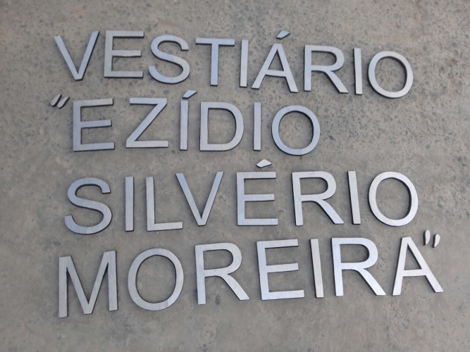 LETREIRO DE ALUMINIO FUNDIDO ESCOVADO