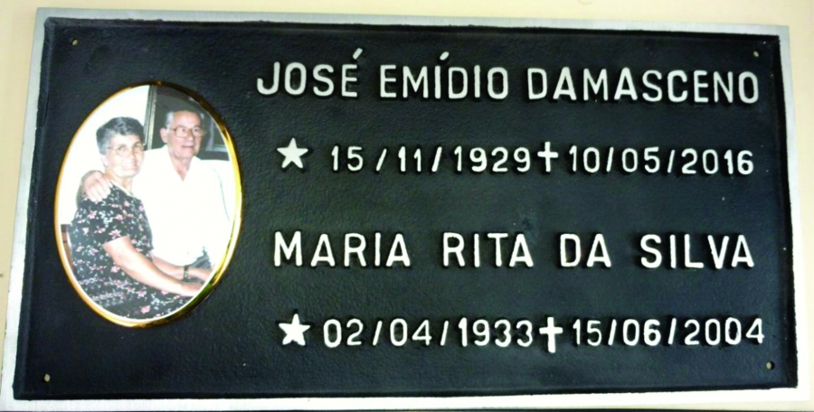 HOMENAGEM POSTUMA COM FOTO GRANDE