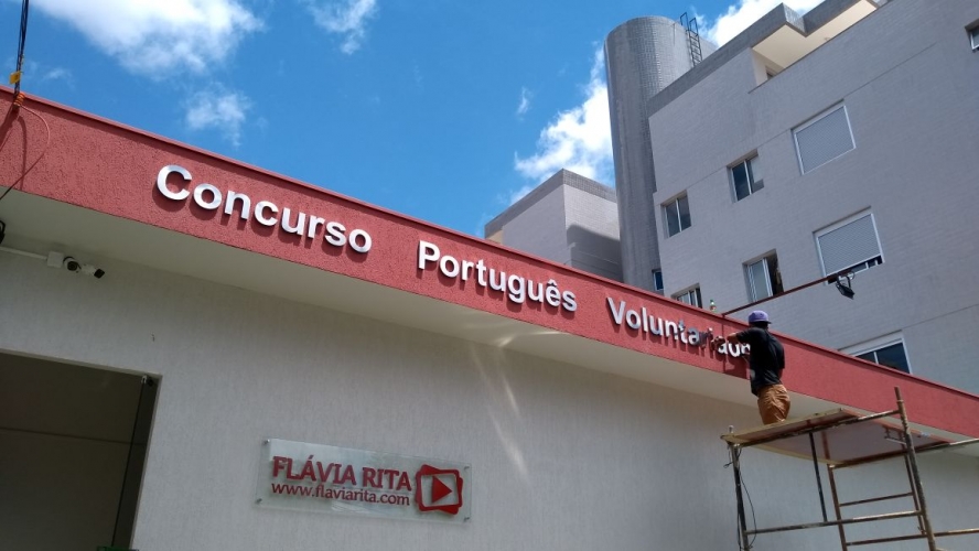 LETREIRO INOX SENDO INSTALADO