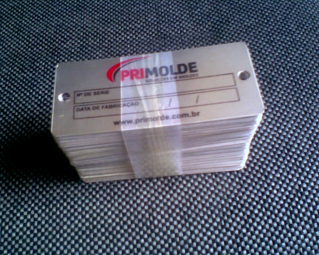 ETIQUETAS DE ALUMÍNIO ANODIZADO
