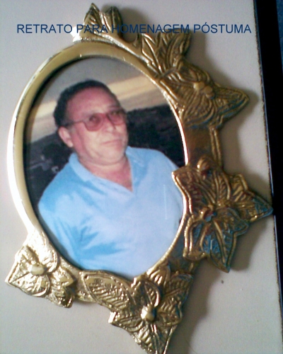 Placa de homenagem postuma