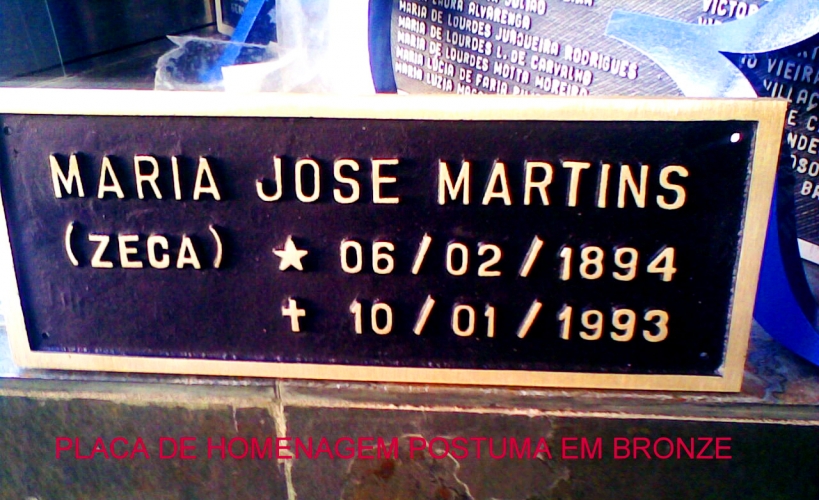 Placa de homenagem postuma de bronze fundido