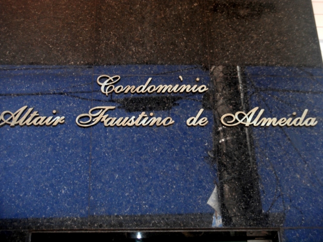 MANUSCRITO EM BRONZE