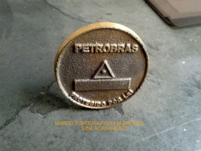 MARCO TOPOGRÁFICO DE BRONZE